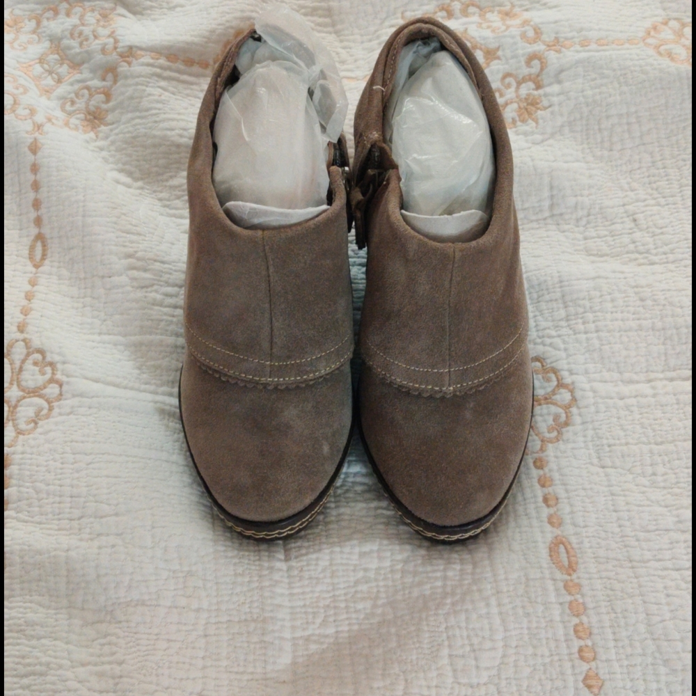 Dr Scholl's booties in a size 6.5